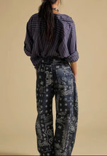 Load image into Gallery viewer, Bandana Barrel Jeans

