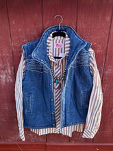 Load image into Gallery viewer, Brown Stripe Pearl Snap
