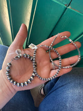 Load image into Gallery viewer, Navajo Pearl Bracelets
