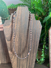 Load image into Gallery viewer, 18&quot; Copper Navajo Pearl Necklace
