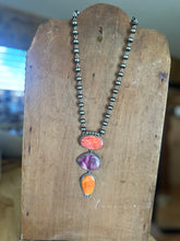Load image into Gallery viewer, Spiney Oyster Necklace
