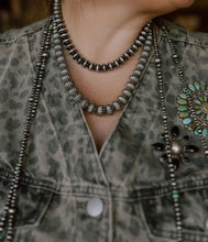 Load image into Gallery viewer, 18&quot; Saucer Navajo Pearl Necklace
