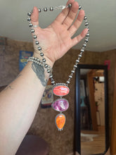 Load image into Gallery viewer, Spiney Oyster Necklace
