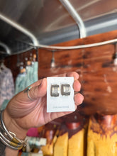 Load image into Gallery viewer, Elaine Hoop Earrings
