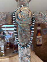 Load image into Gallery viewer, 17&quot; Graduated Navajo Pearl Necklace
