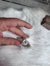 Load image into Gallery viewer, Orange Spiney Oyster Rings
