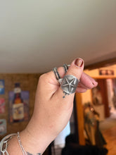 Load image into Gallery viewer, Size 10.5 Star Ring
