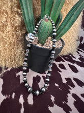 Load image into Gallery viewer, Navajo Pearl &amp; Black Onyx Necklace
