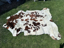 Load image into Gallery viewer, Spotted Cowhide Rug

