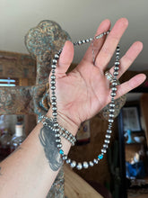Load image into Gallery viewer, 19&quot; Graduated Navajo Pearl Necklace
