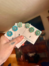 Load image into Gallery viewer, Turquoise Cluster Post Earrings
