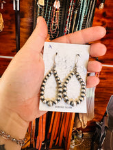 Load image into Gallery viewer, Navajo pearl earrings
